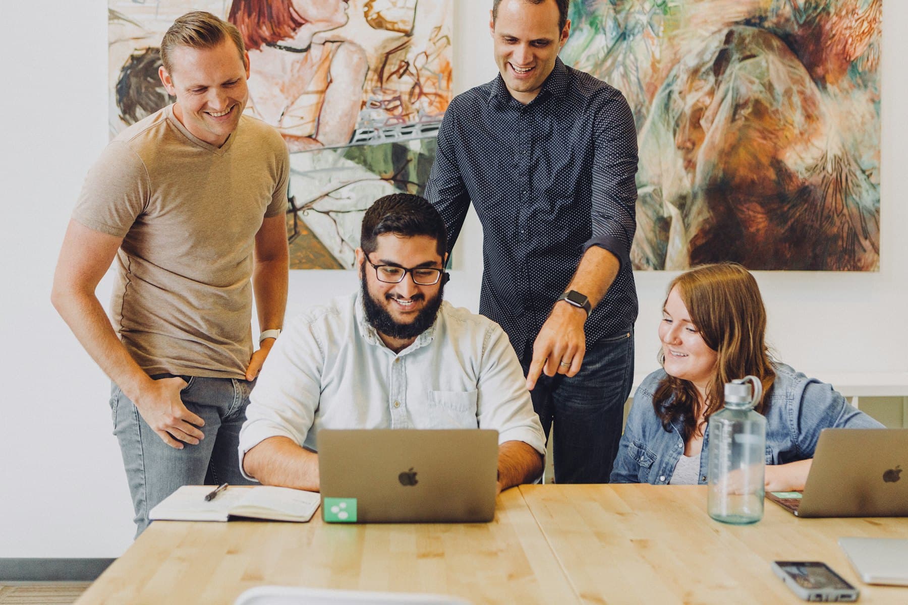 Knovatik team collaborating